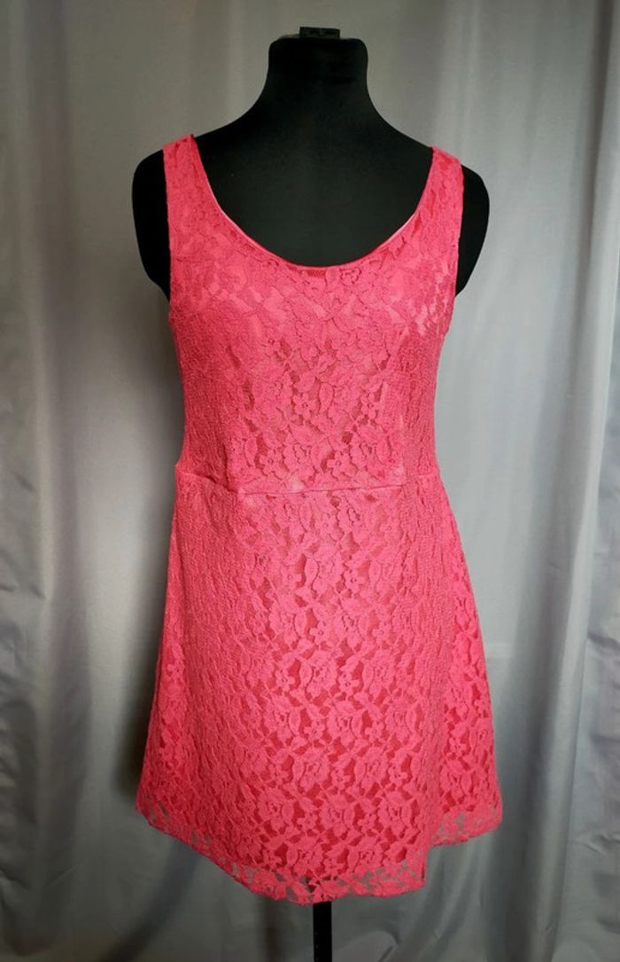 Robe en dentelle fuchsia – Rinascimento – T. M