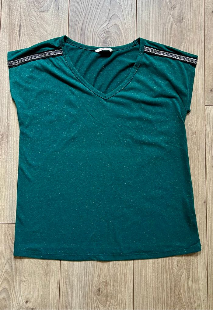 T-shirt vert avec épaules perlées & effet pailleté - Camaïeu - photo numéro 2
