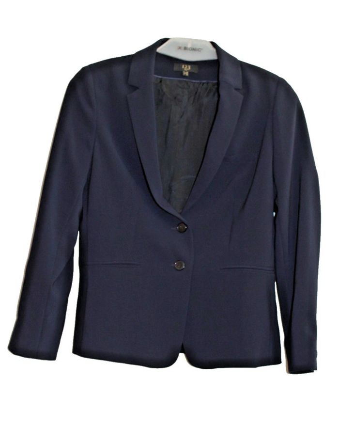 veste blazer chic  marque 1.2.3. taille indiquée 38 peut aller a une petit 40