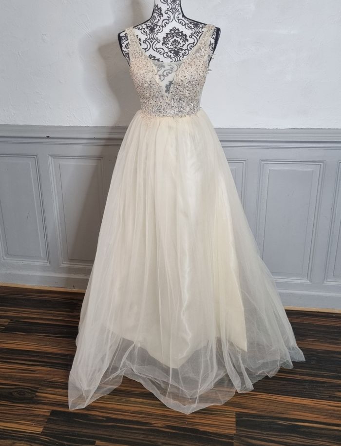 robe cérémonie longue buste dentelle et bas en tulle beige taille 40