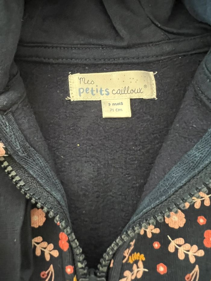 Jolie veste à capuche fleurie 9 mois TBE - photo numéro 4