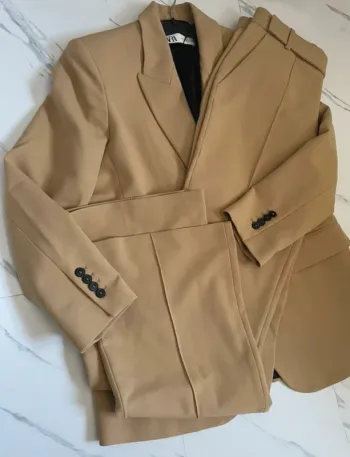 Ensemble tailleur pantalon flare camel Zara taille M