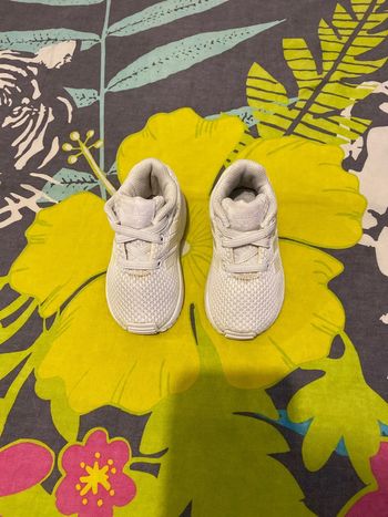 Adidas : Basket mixte taille 20