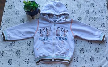 Veste à zip taille 24 mois/2 ans