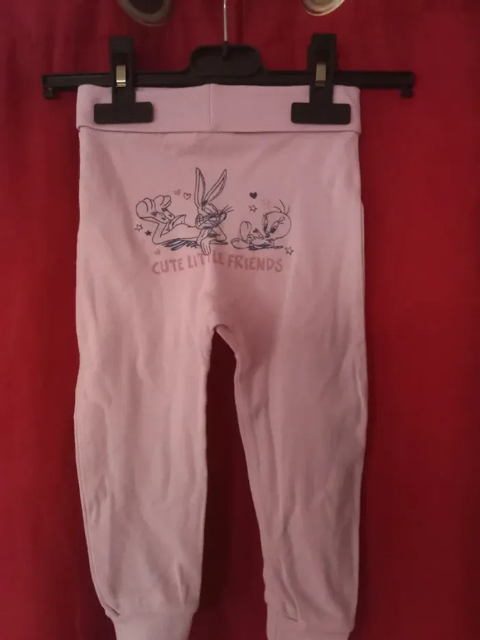 (102)pantalon Looney Tunes taille 74/80
