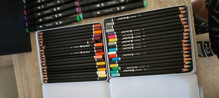 Lot de feutre et crayon de couleur - photo numéro 8