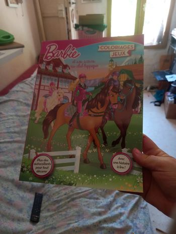 Livre de jeux et coloriages barbie