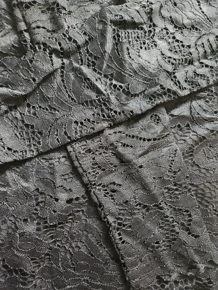 Robe noir dentelle - photo numéro 3