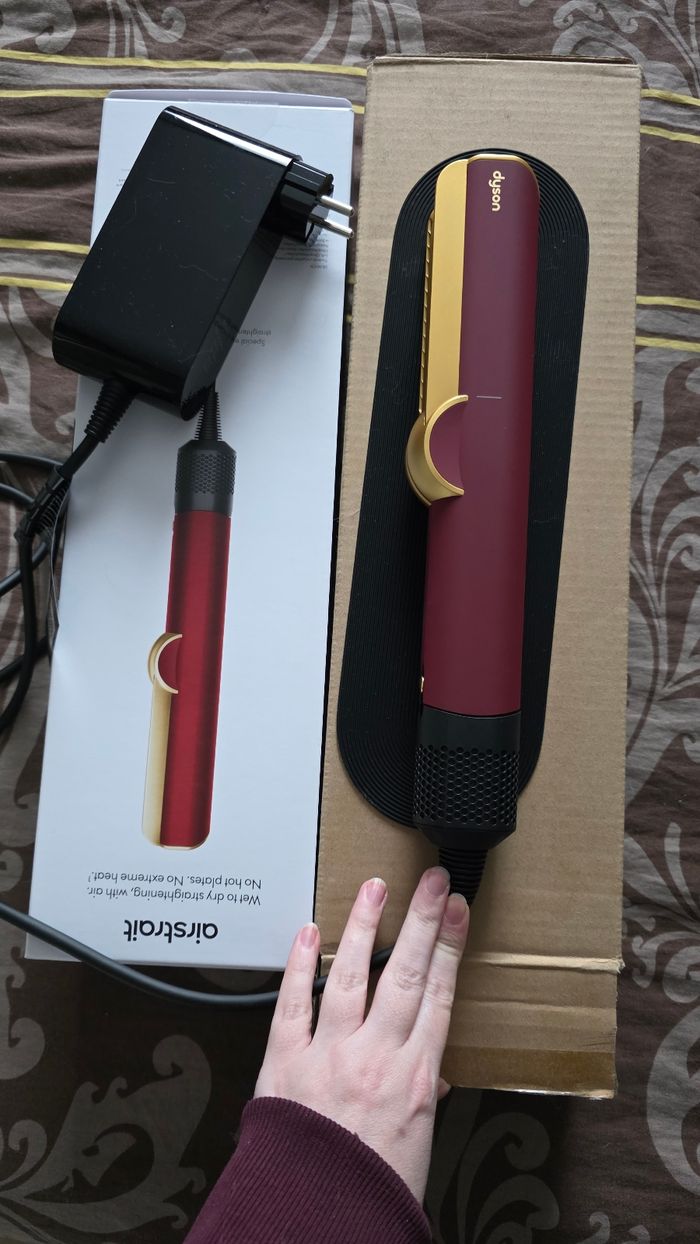 Dyson airstrait édition rouge gold
