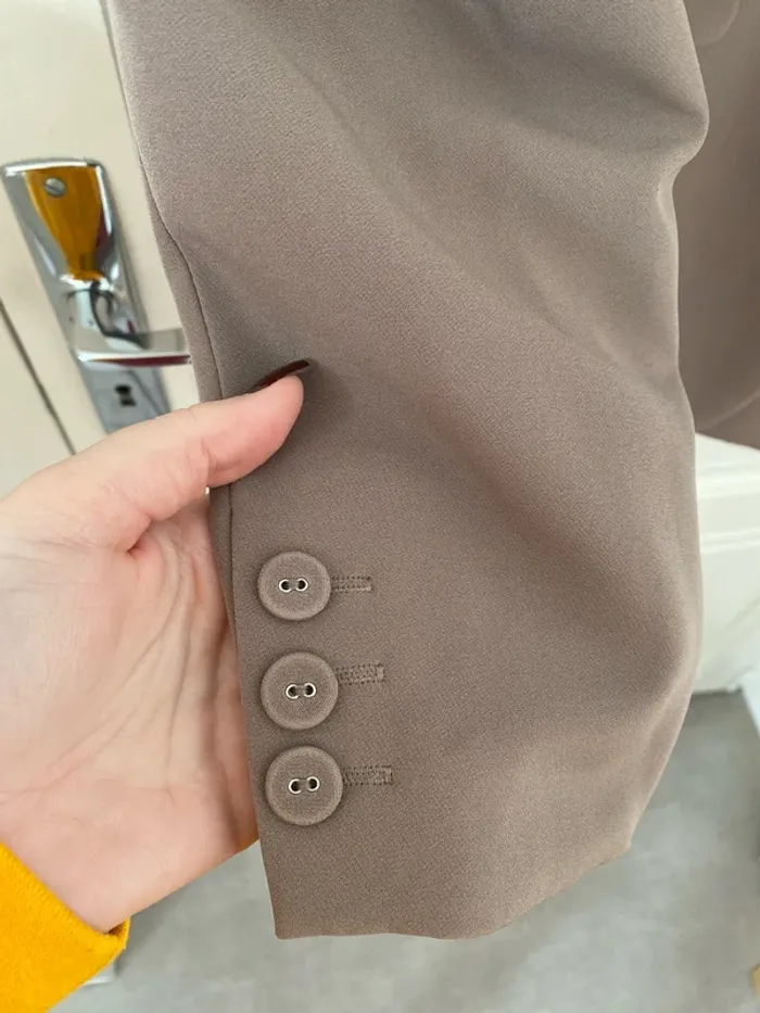 Blazer taupe à épaulettes Custommade - photo numéro 5