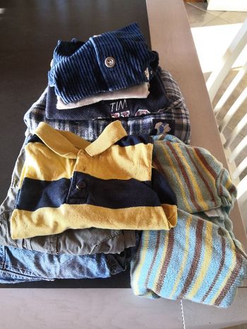 lot de vêtements bébé de 12 à 24 mois