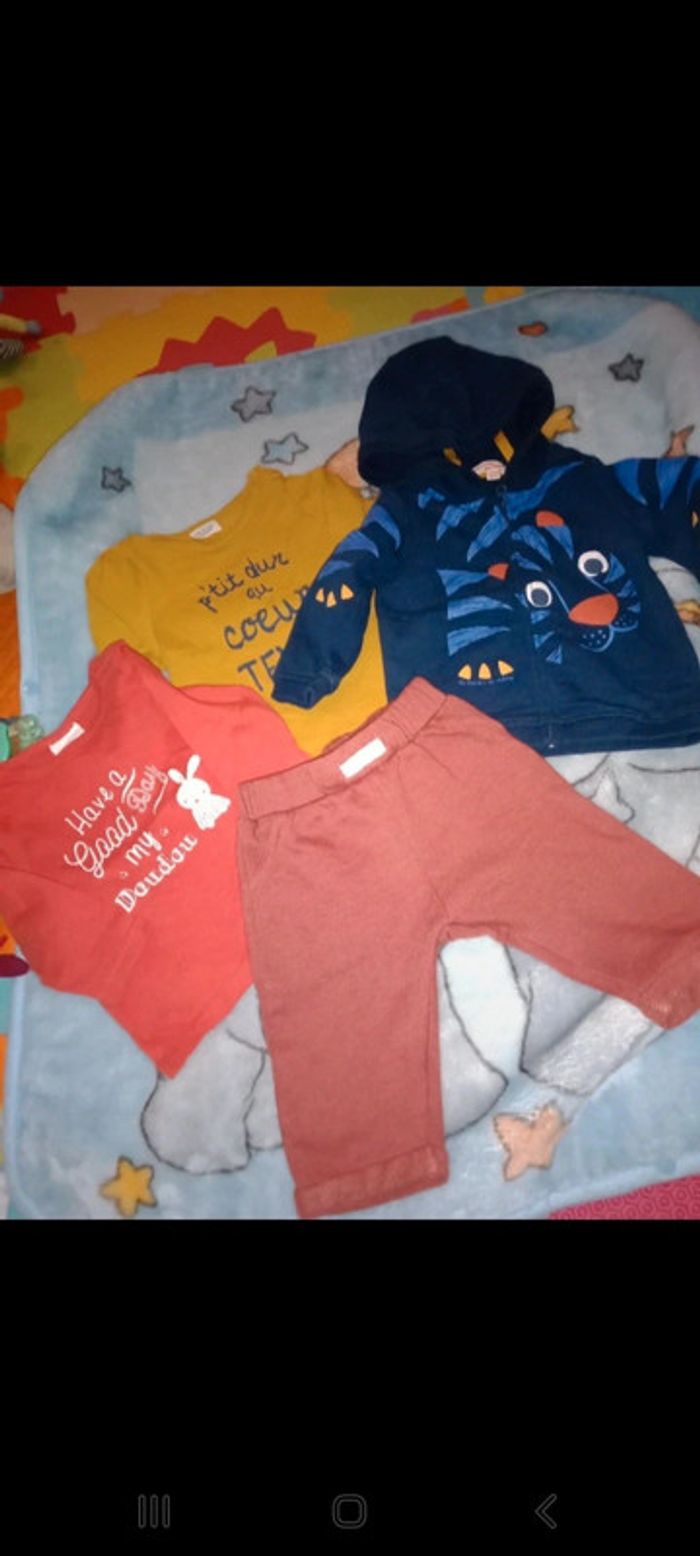 Ensemble 4 pièces 6 mois neuf - photo numéro 8