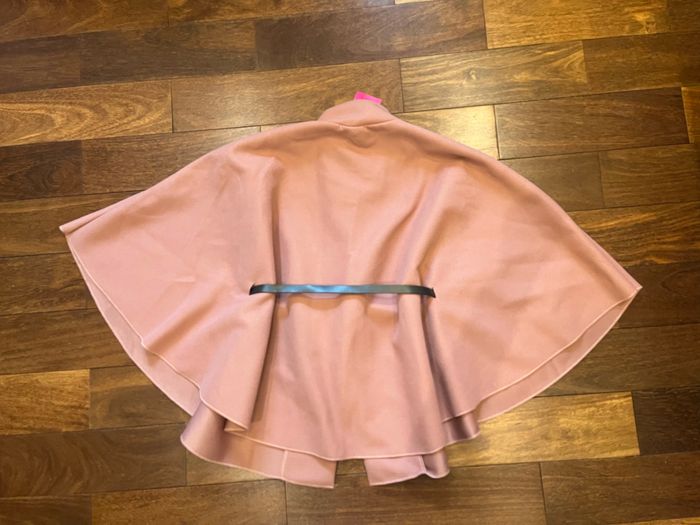 Cape rose pale poudre avce ceinture noire ceinturée neuf avec étiquette cherry&co - photo numéro 5