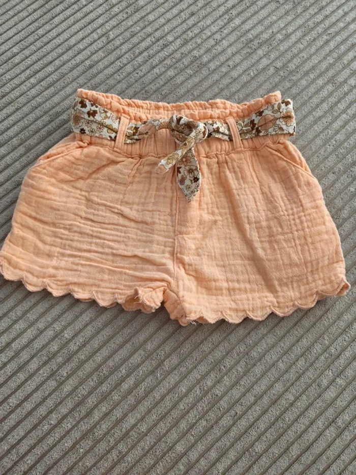 Short fille