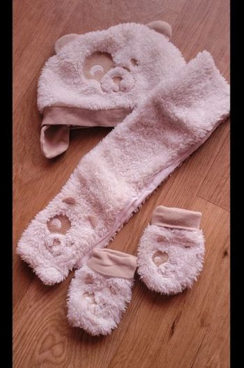 Ensemble bonnet, gants, echarpe