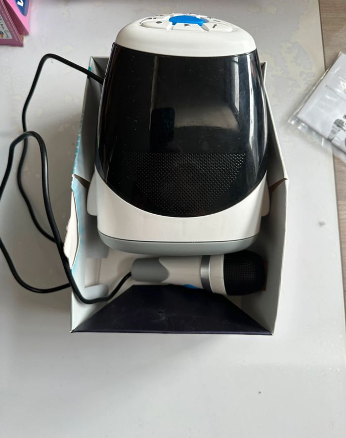 Little Tikes Tobi 2 Interactive Karaoke Machine Hautparleur intégré, Microphone et Bluetooth