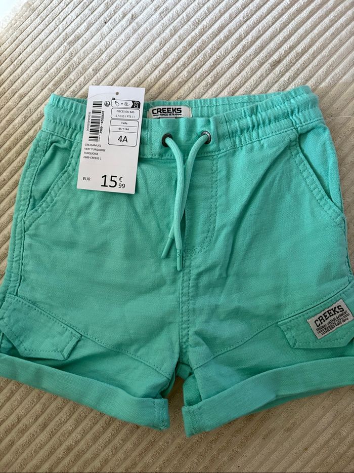 Short, neuf.