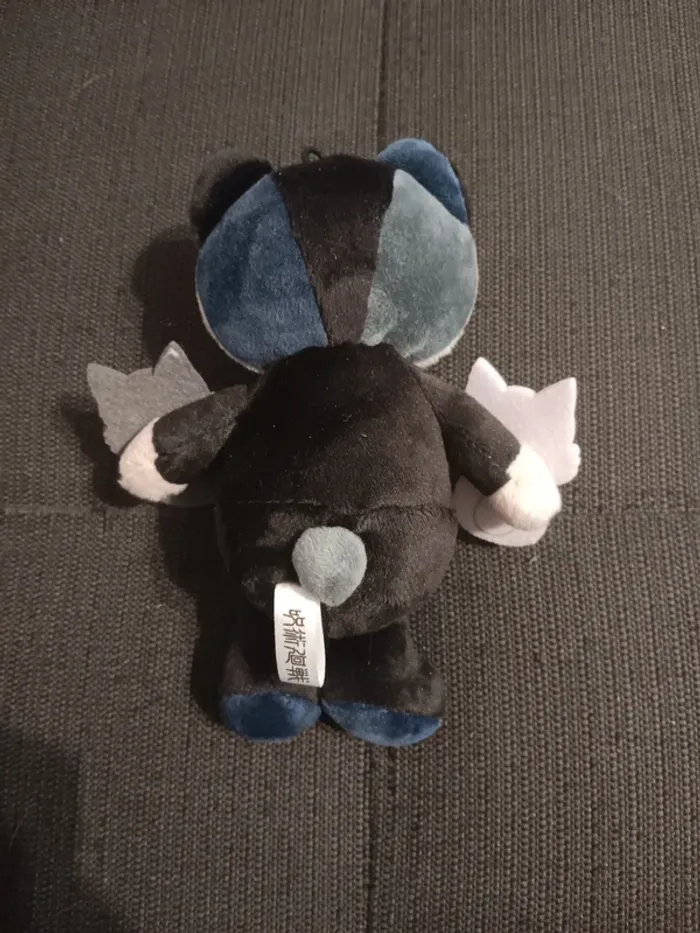 peluche a l éfigie de megumi dans le manga jujutsu kaisen - photo numéro 2