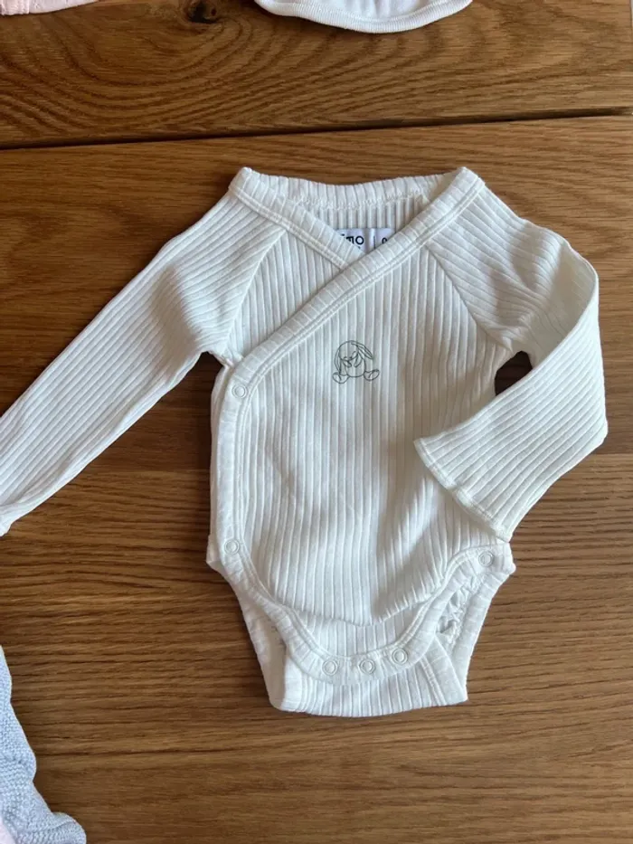 Lot maternité naissance – cache-cœur, pantalon, bavoir, mixte - photo numéro 7