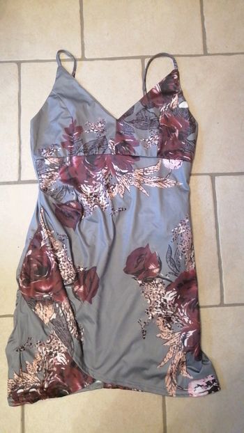 Robe à bretelles satinée