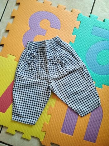 Pantalon bleu et blanc