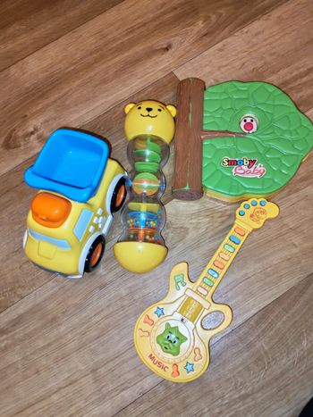 Lot de jouets bébé 