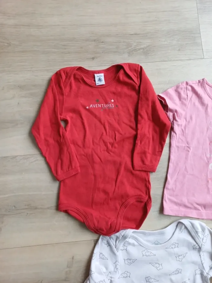 Lot bodies et tee shirt - photo numéro 3