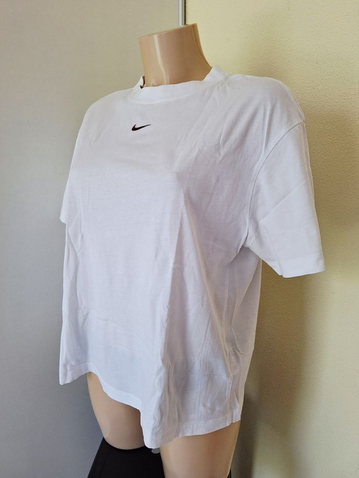 T-shirt taille M Nike - photo numéro 2