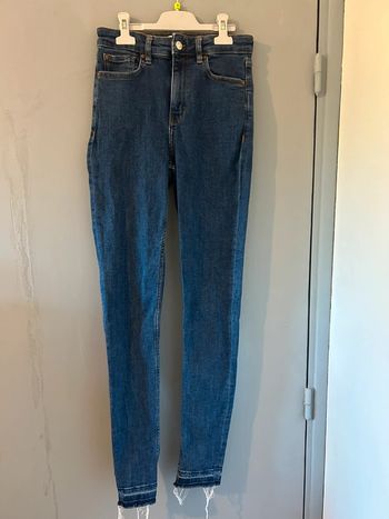 Jean taille haute et détails aux chevilles • Mango • Taille 38/M