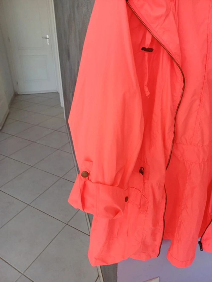 Veste très légère, la matière ressemble à celle d'un K-wai - photo numéro 5