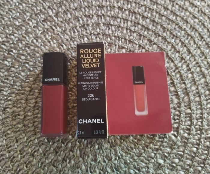 💄 Rouge à lèvres Rouge Allure Liquid Velvet - Neuf ⭐ - photo numéro 1