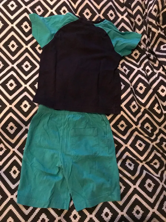 Ensemble taille 4 ans - photo numéro 2