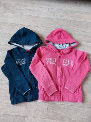 Lot de 2 gilets zippés à capuche 6A