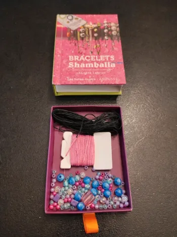 Livre tiroir créatif bracelet shamballa