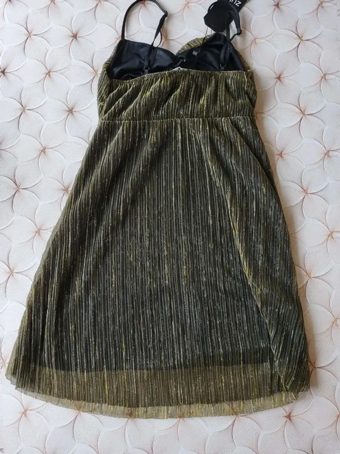 Robe  de soirée dorée  à  paillettes / irisée mi cuisse  zuiki taille S  Femme neuf - photo numéro 2