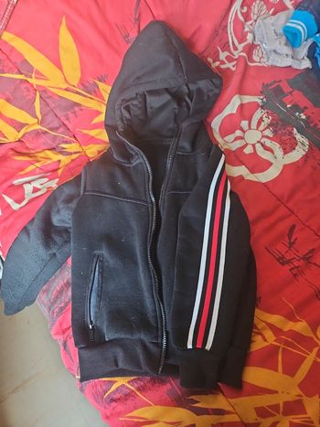 veste  zippée  taille  5/6ans