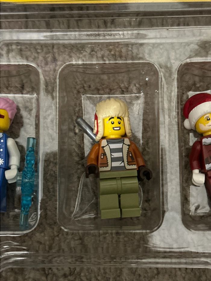 3 figurines Lego thème Noël - photo numéro 3