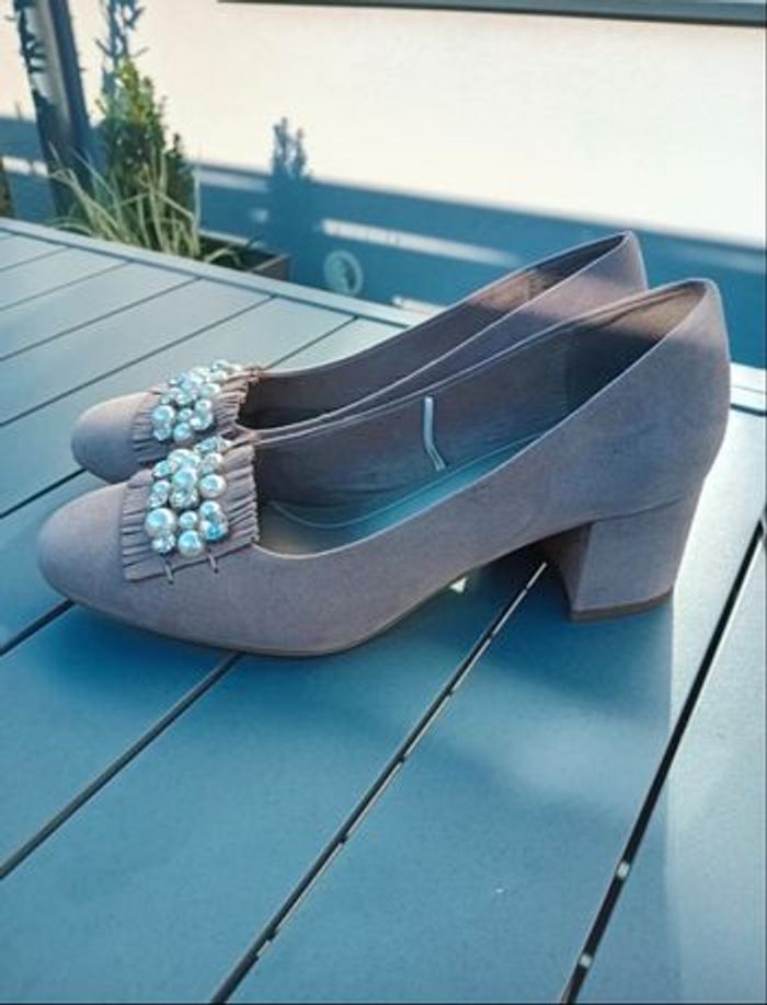 Chaussures chic avec perles état neuf