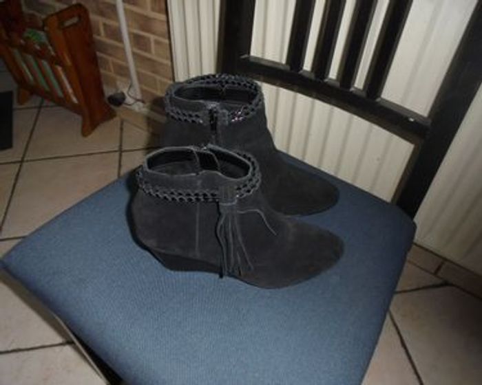 1 paire de boots femme pointure 36