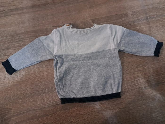 Pull 3 mois Kiabi gris, blanc et marine - photo numéro 2