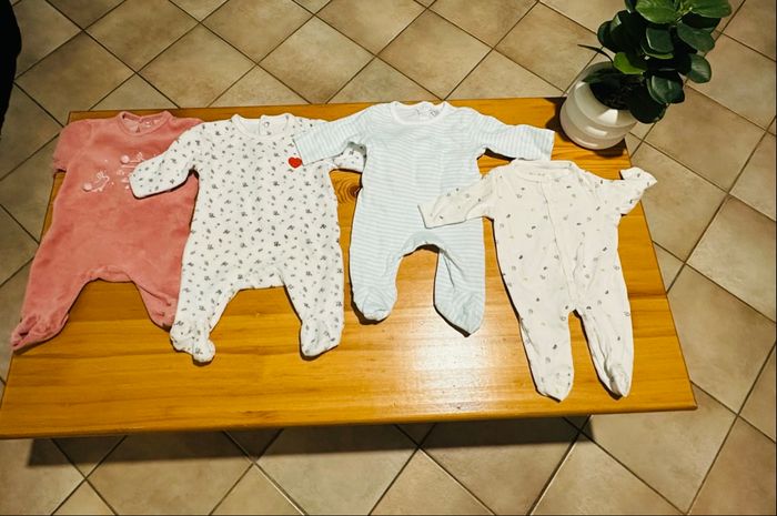 Lot de 8 pyjamas multiples marques