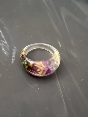Bague en résine avec fleurs séchées Marguerite violet Taille 57 18.1 mm