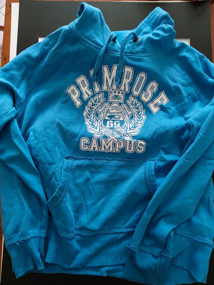 Sweat bleu à capuche Primerose