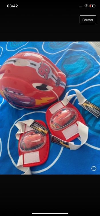 Casque et genouillères enfant cars