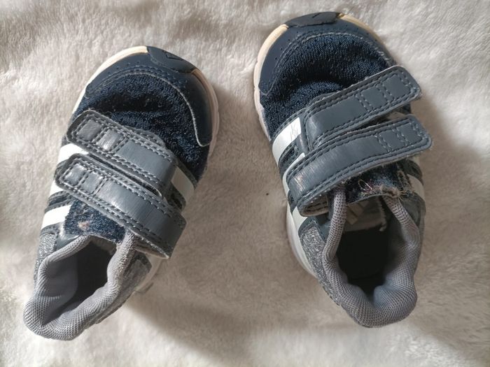 Baskets Adidas bleu marine – Taille 19