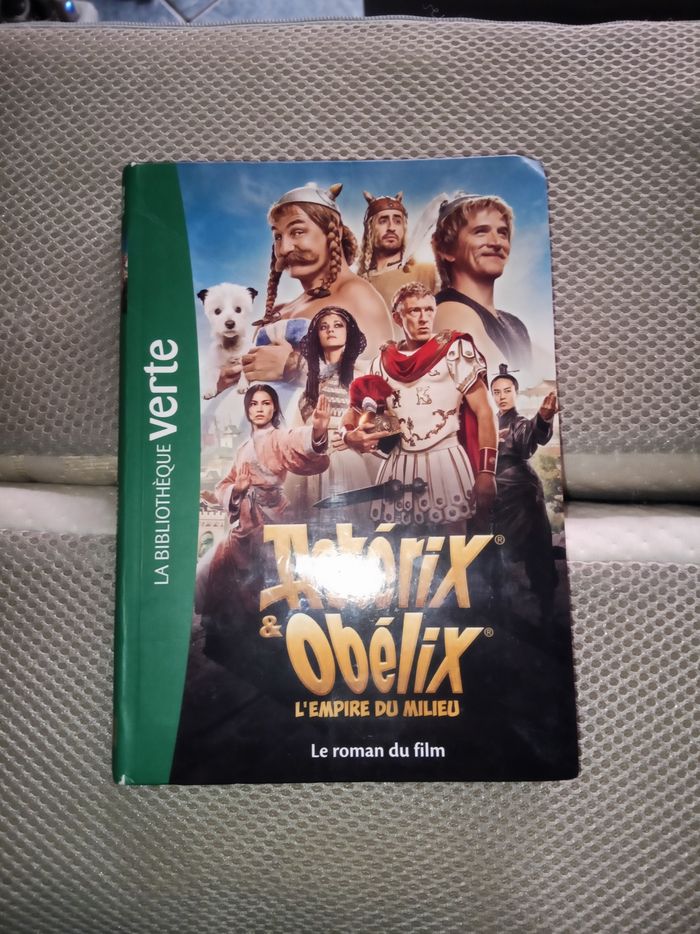 Livre la bibliothèque verte Astérix