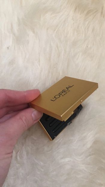 Petite boîte à pinceaux loreal