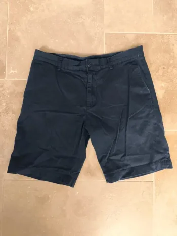 Short Lacoste homme taille 44 excellent état coton logo poche bleu foncé marine