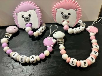 Attache tétine et anneaux de dentition 