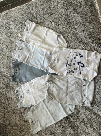 Lot body sans manches petit bateau, trois mois